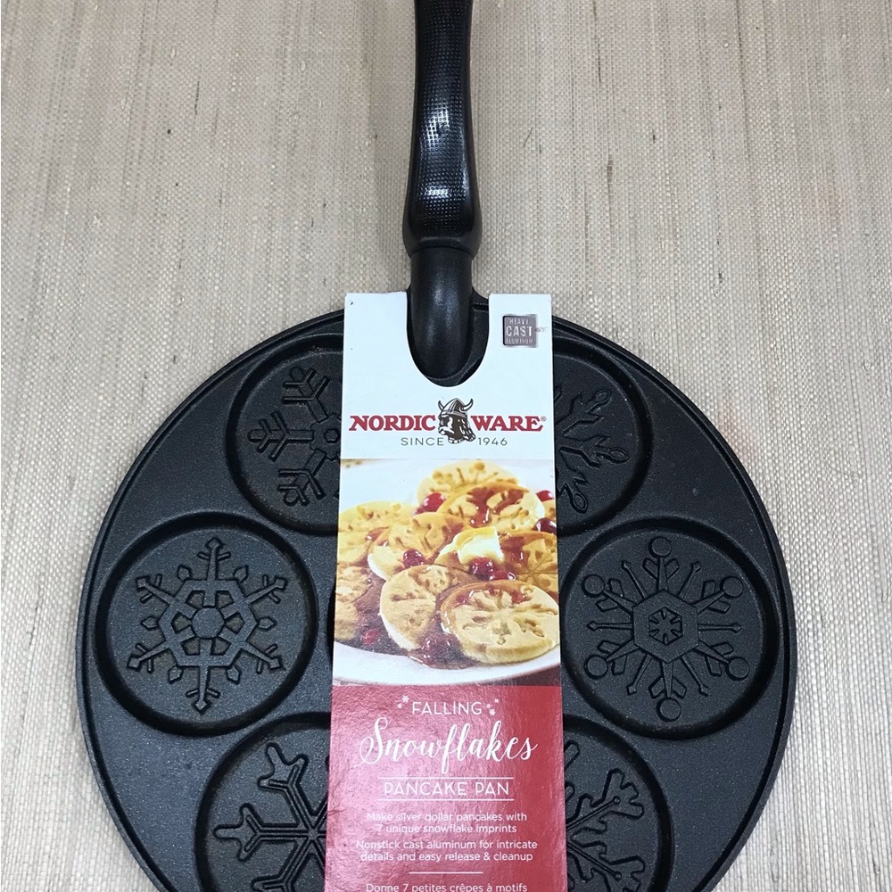 Nordic Ware Black Snowflakes Pancake Pan